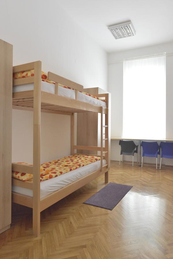 Hostel Flow House Centar ノヴィ・サド エクステリア 写真