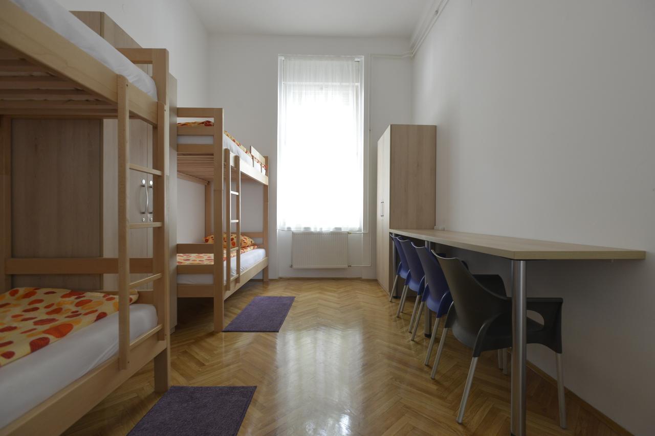 Hostel Flow House Centar ノヴィ・サド エクステリア 写真